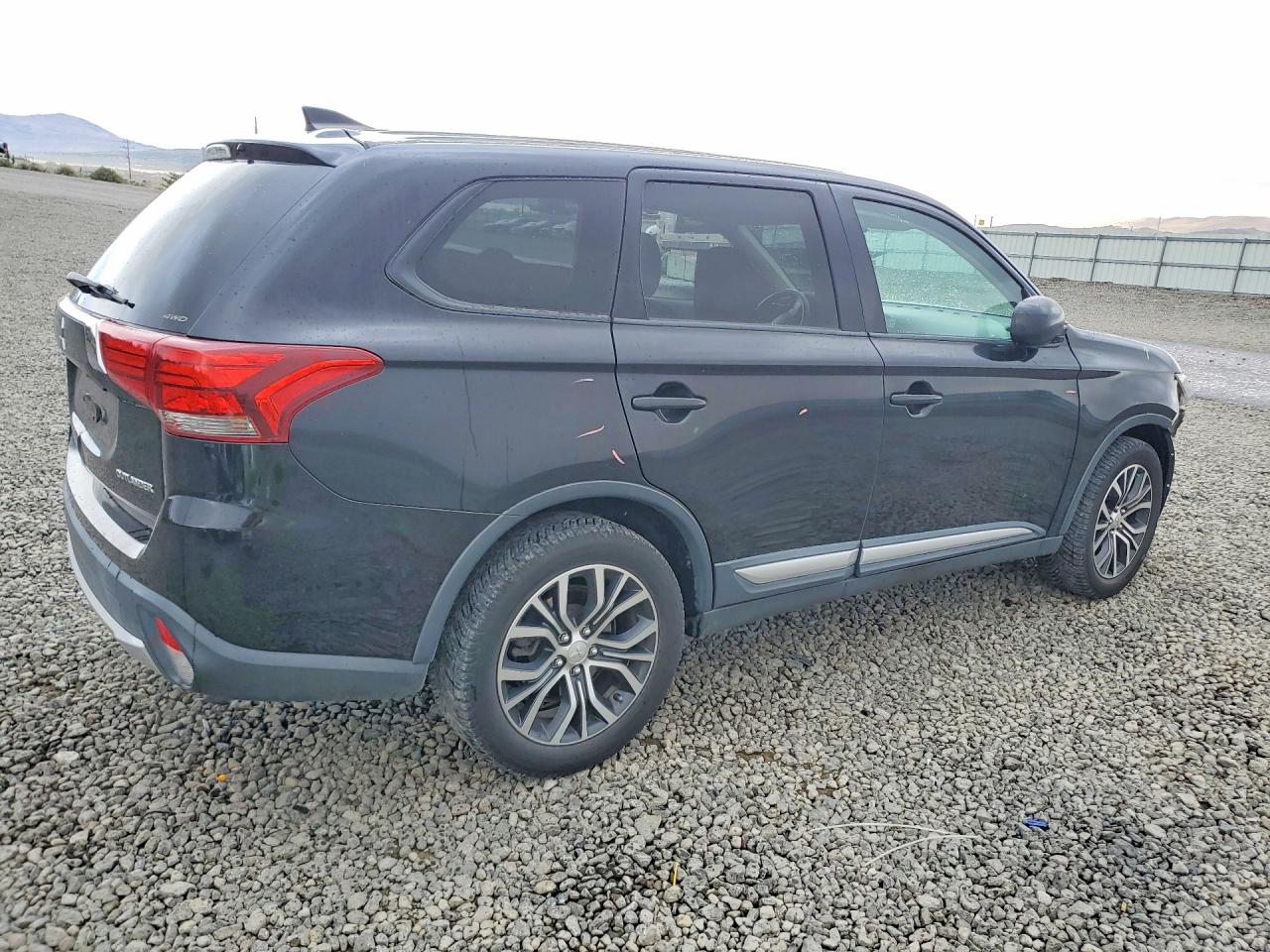 2018 MITSUBISHI OUTLANDER SE photo 5