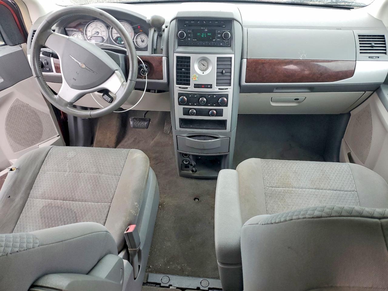 2010 CHRYSLER TOWN & COUNTRY TOURING photo 15