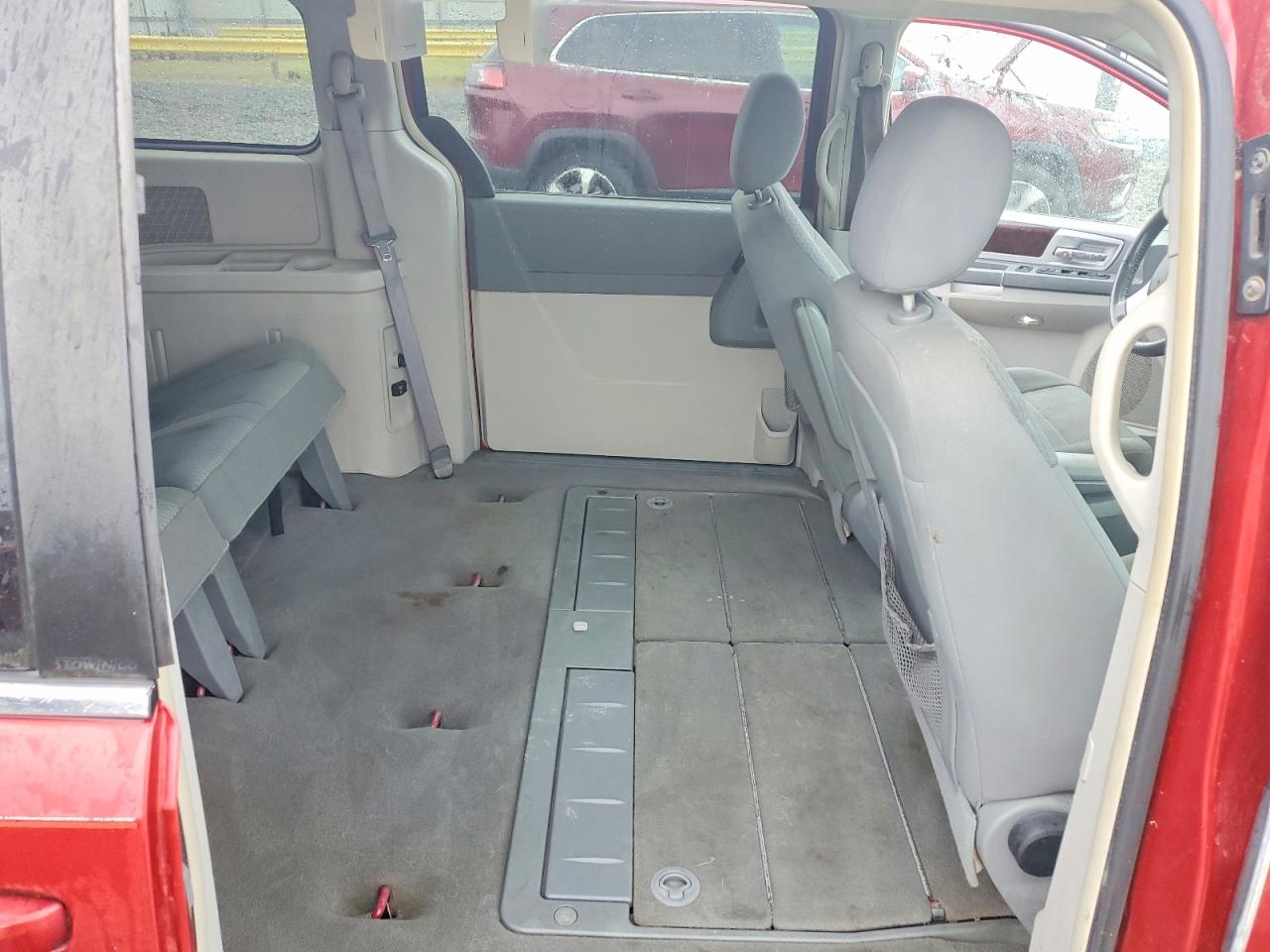 2010 CHRYSLER TOWN & COUNTRY TOURING photo 21