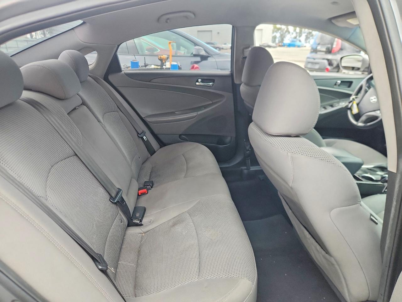 2013 HYUNDAI SONATA GLS photo 19