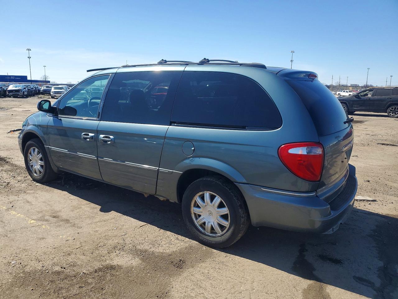 2006 CHRYSLER TOWN & COUNTRY TOURING photo 3