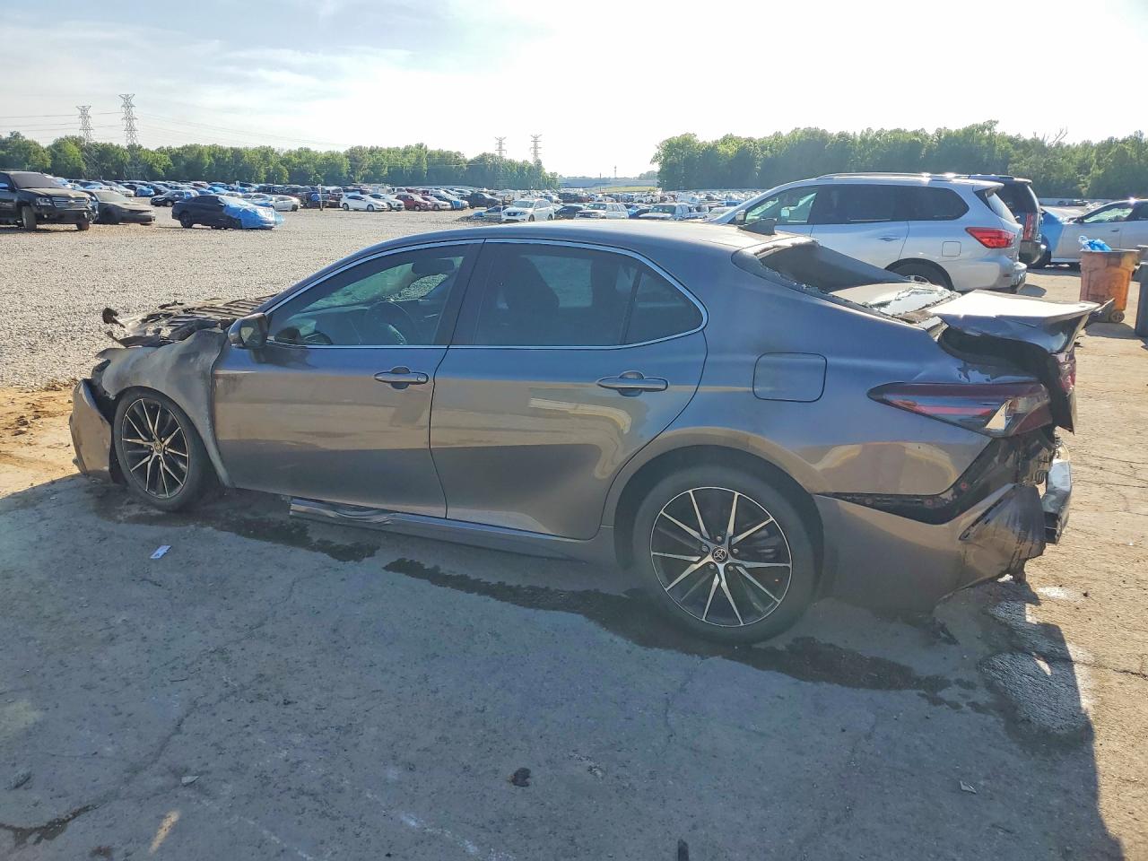 2024 TOYOTA CAMRY SE photo 3
