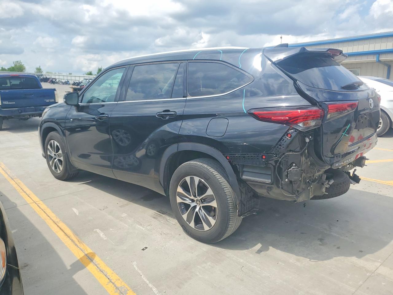 2022 TOYT HIGHLANDER photo 2
