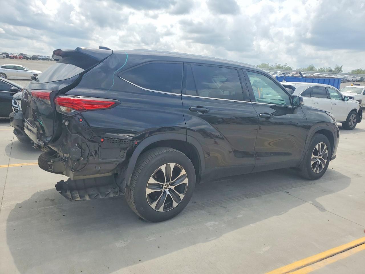 2022 TOYT HIGHLANDER photo 3
