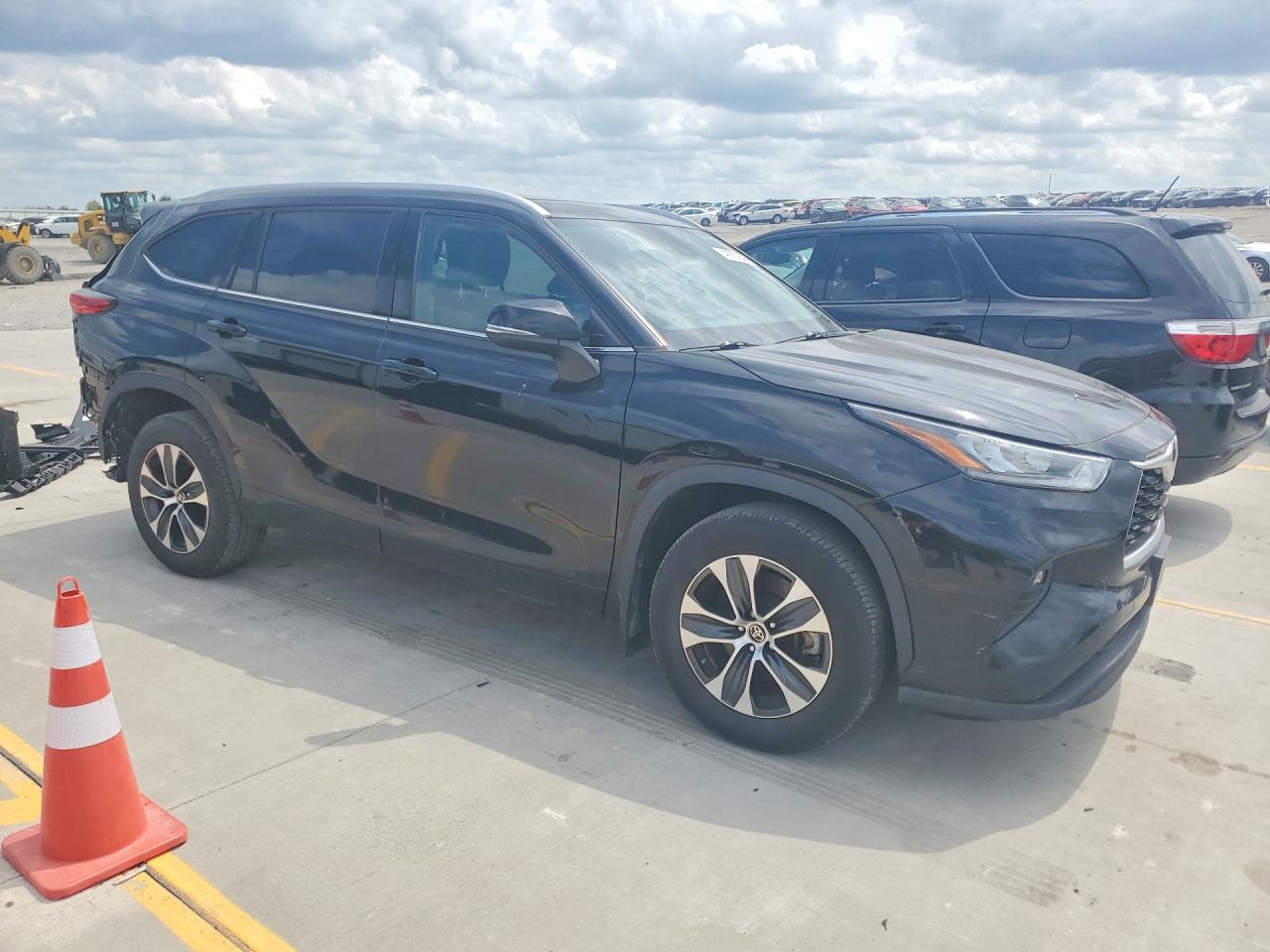 2022 TOYT HIGHLANDER photo 4
