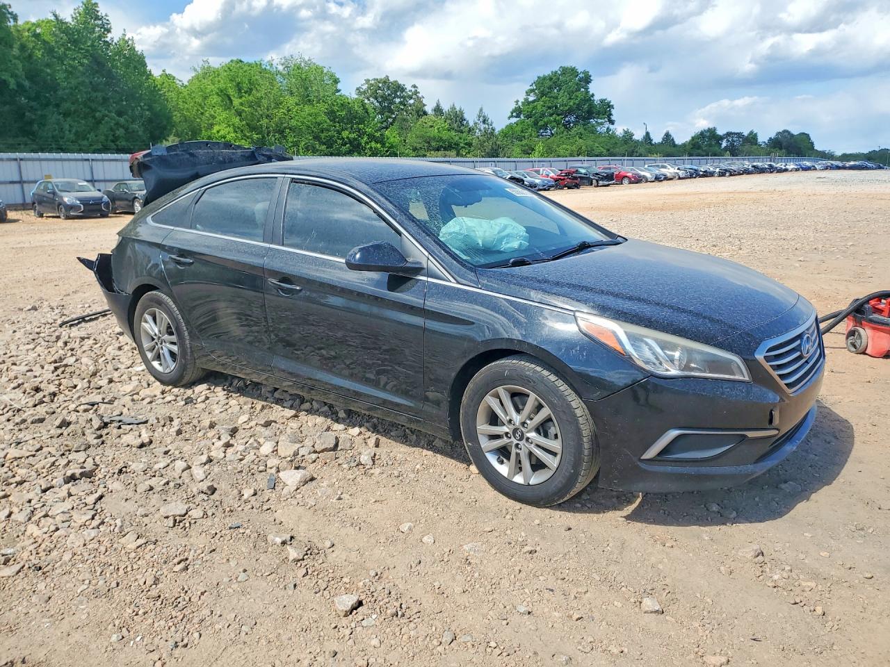 2017 HYUNDAI SONATA SE photo 4