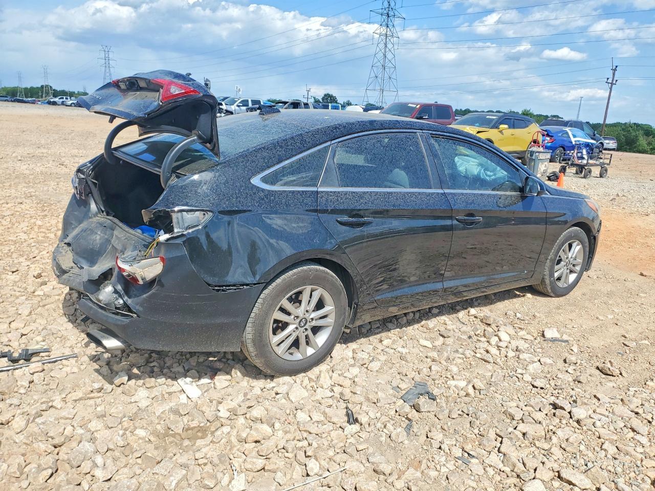 2017 HYUNDAI SONATA SE photo 3