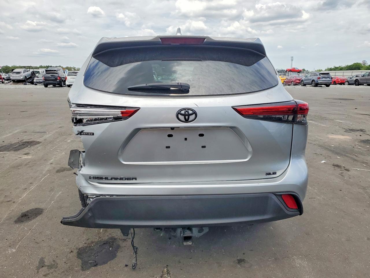 2022 TOYOTA HIGHLANDER XLE photo 16