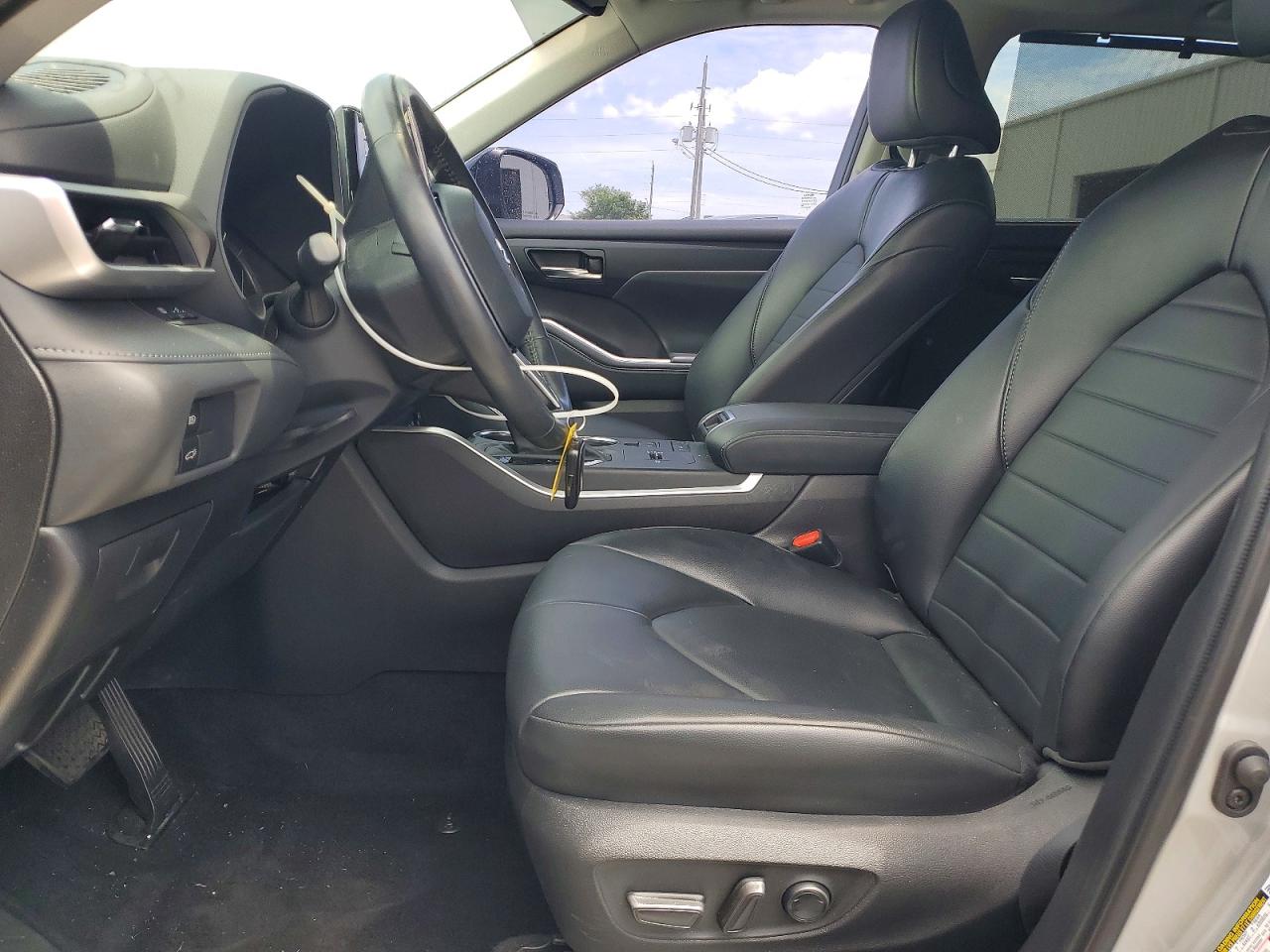 2022 TOYOTA HIGHLANDER XLE photo 19