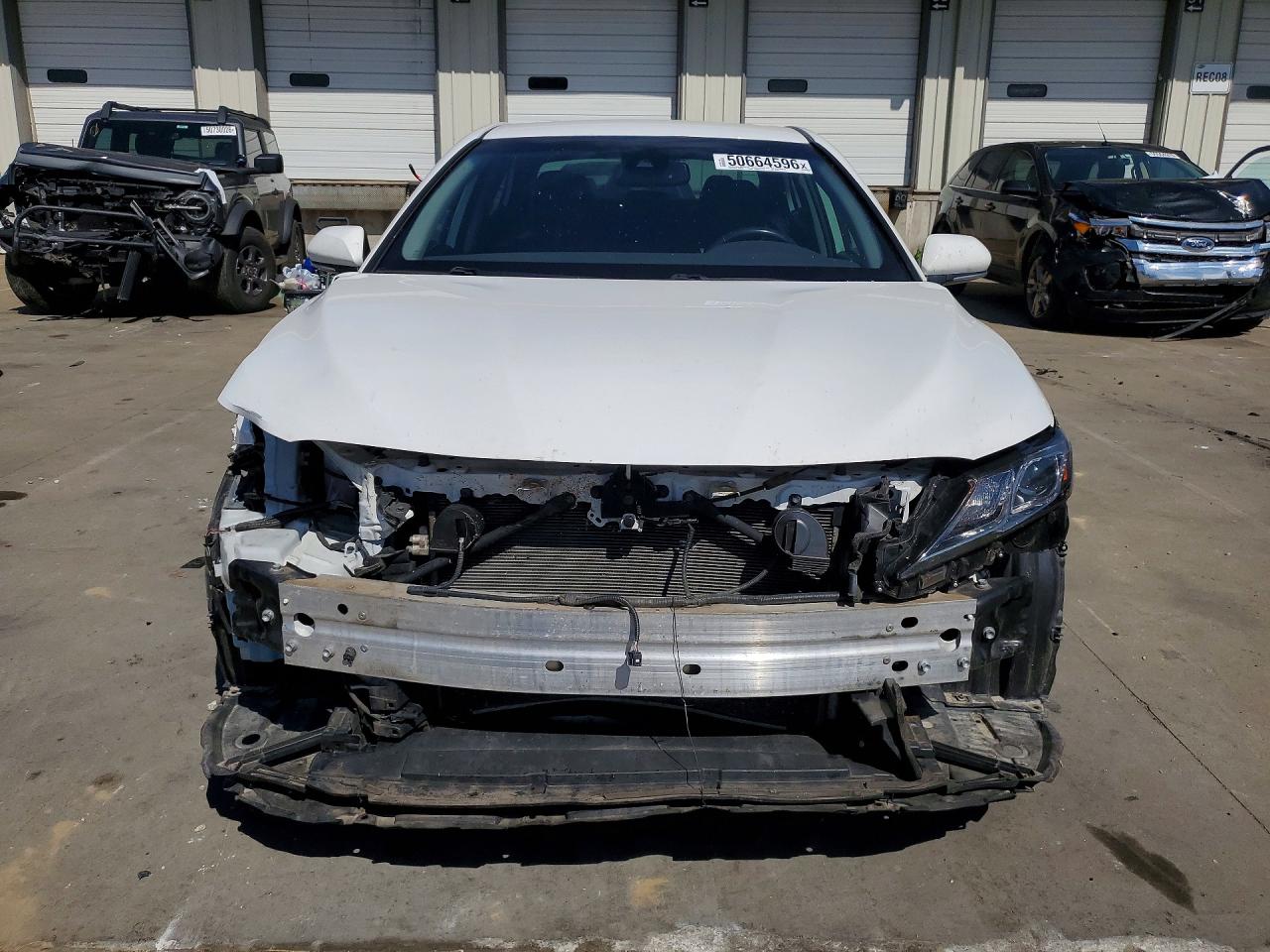 2019 TOYOTA CAMRY SE photo 9