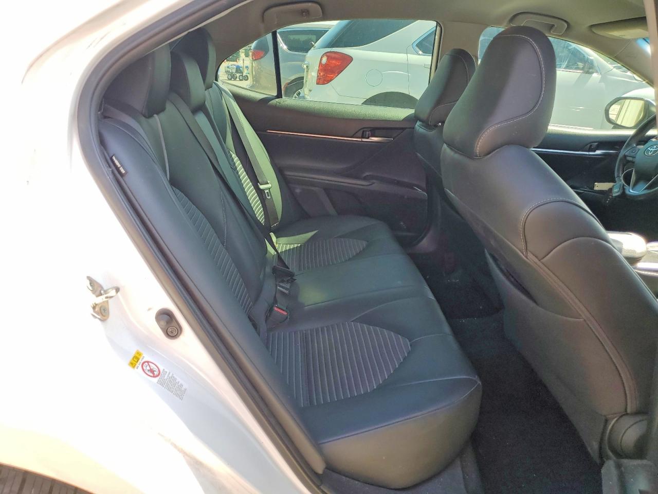 2019 TOYOTA CAMRY SE photo 19