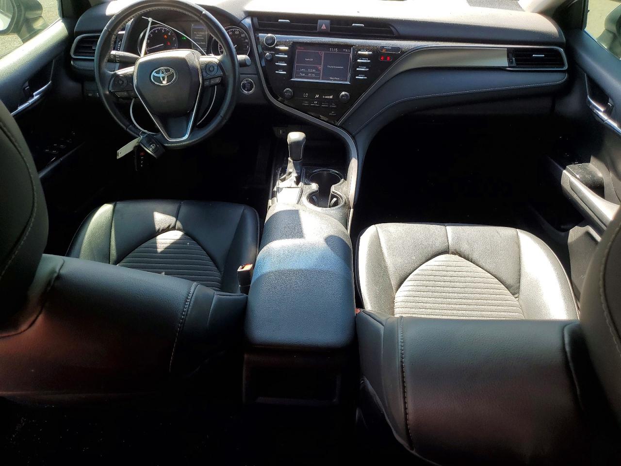 2019 TOYOTA CAMRY SE photo 15