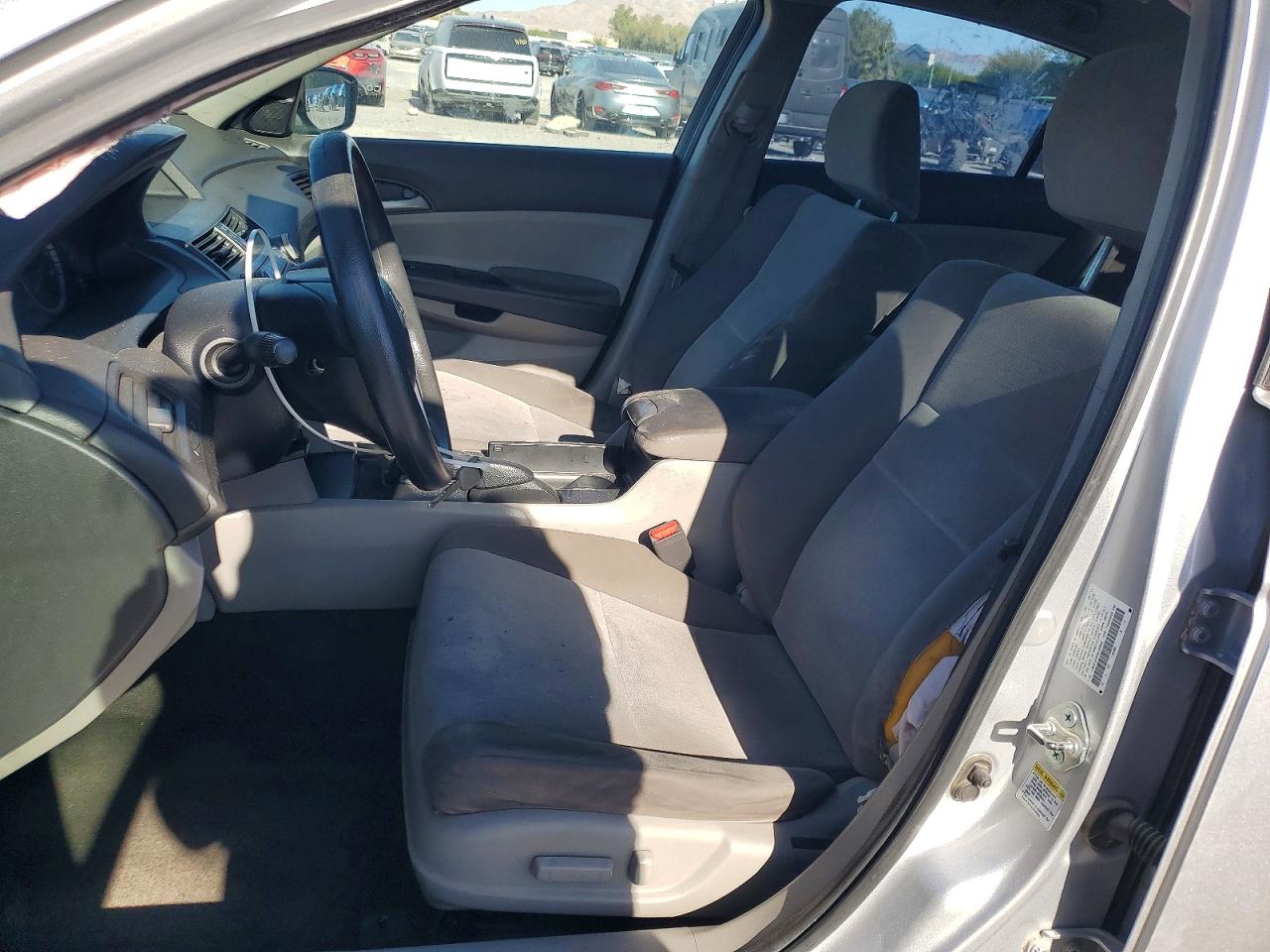 2010 HONDA ACCORD LXP photo 13