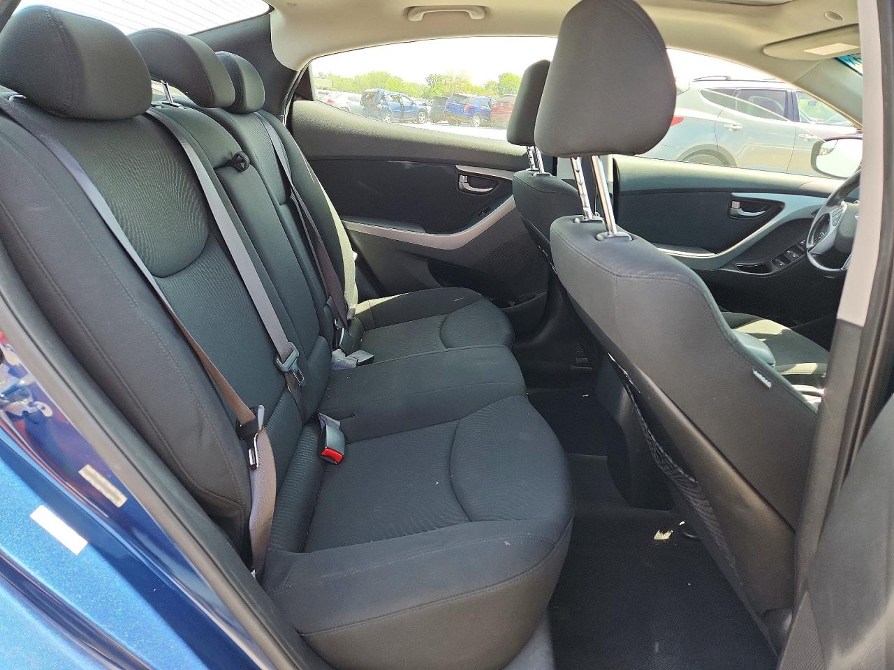 2015 HYUNDAI ELANTRA SE photo 28