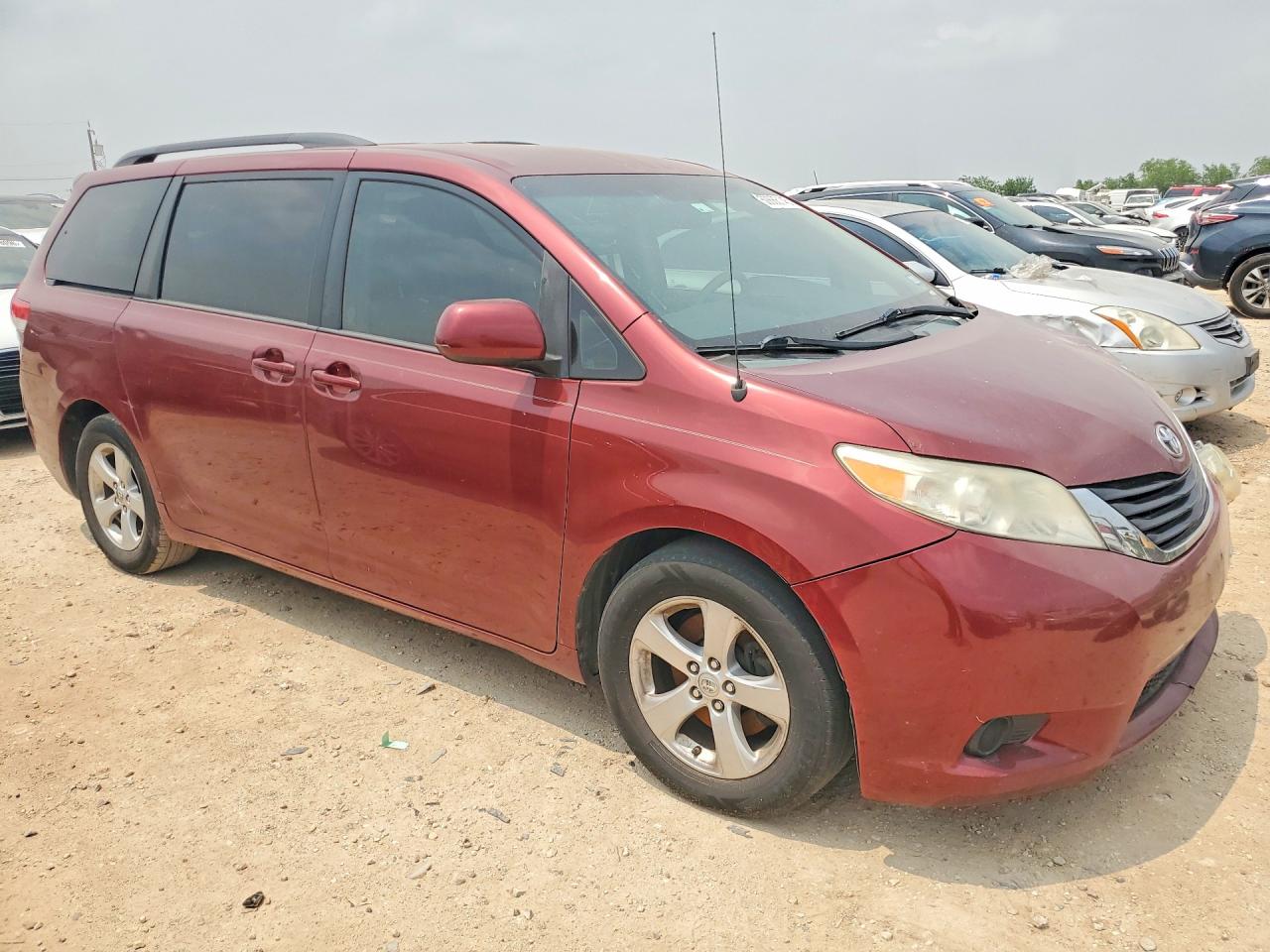 2013 TOYOTA SIENNA LE photo 7