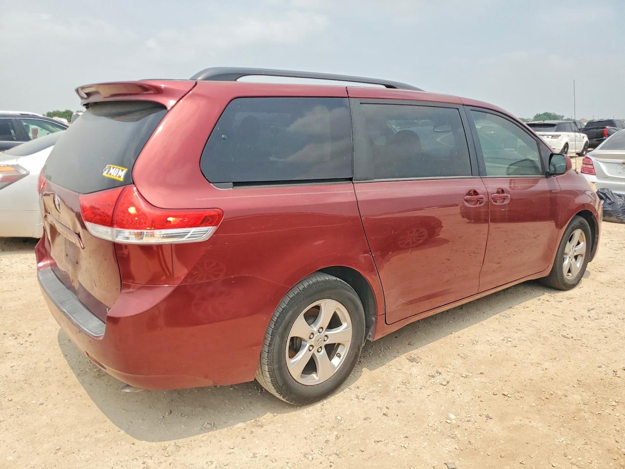 2013 TOYOTA SIENNA LE photo 5