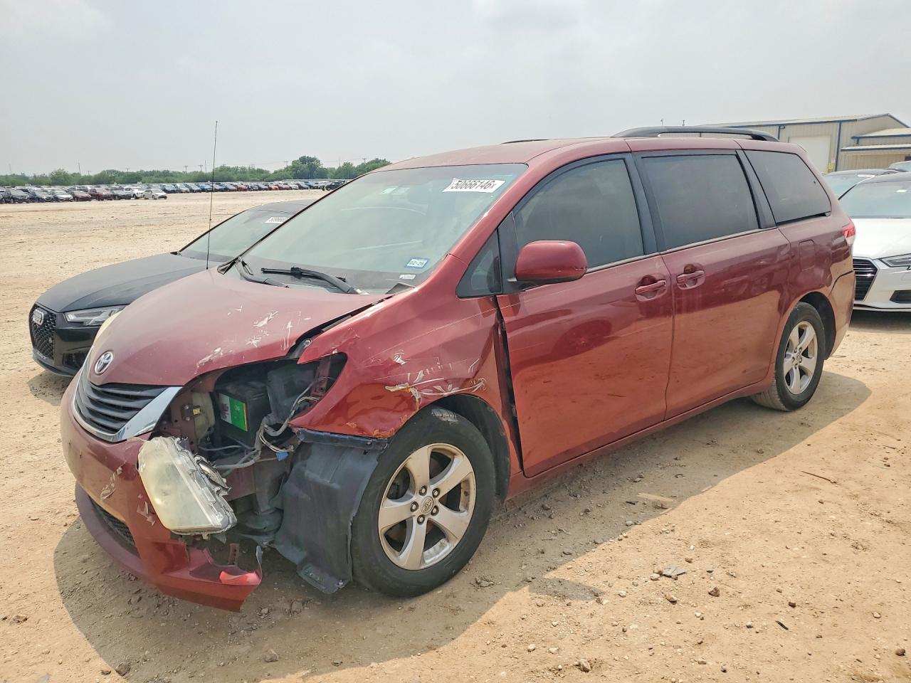 2013 TOYOTA SIENNA