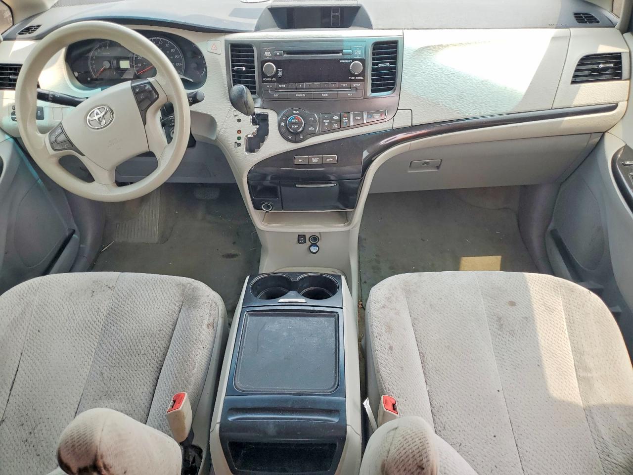 2013 TOYOTA SIENNA LE photo 15