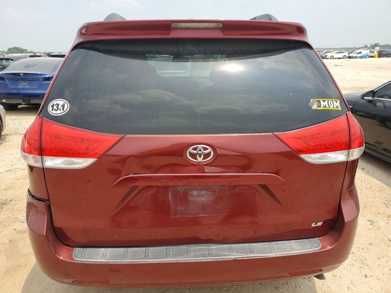 2013 TOYOTA SIENNA LE photo 11