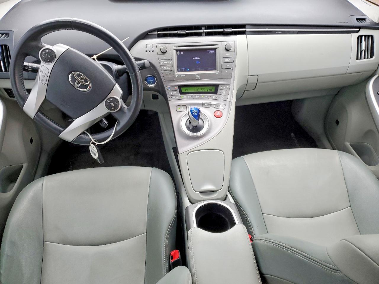 2013 TOYOTA PRIUS FOUR photo 22