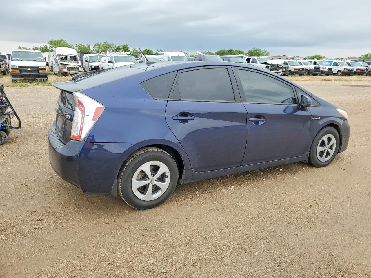 2013 TOYOTA PRIUS FOUR photo 7