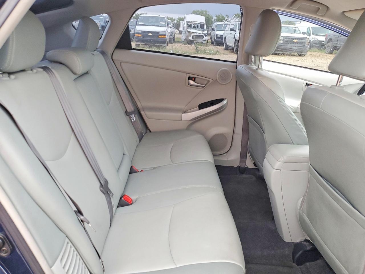 2013 TOYOTA PRIUS FOUR photo 28