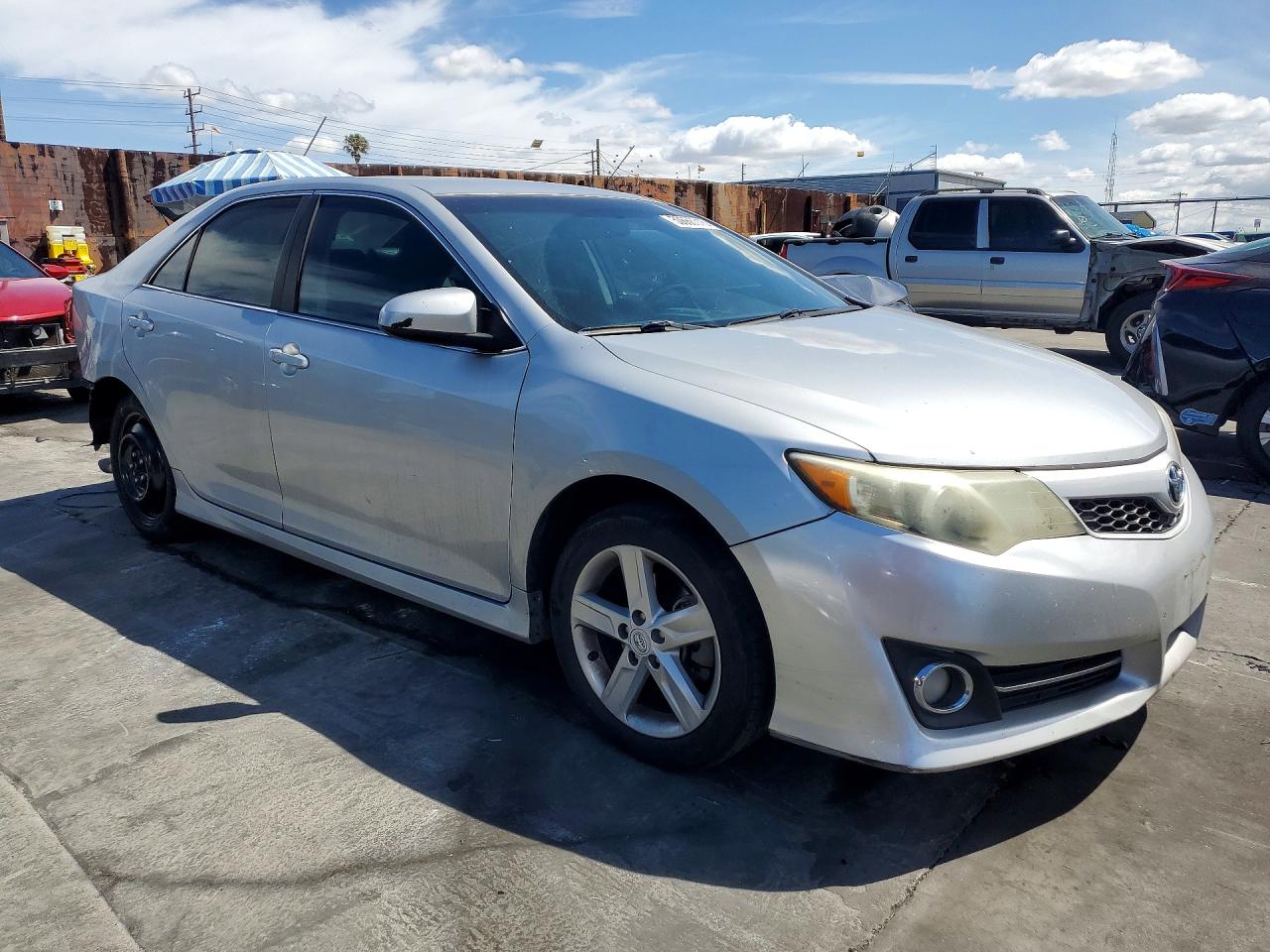 2012 TOYOTA CAMRY SE photo 4