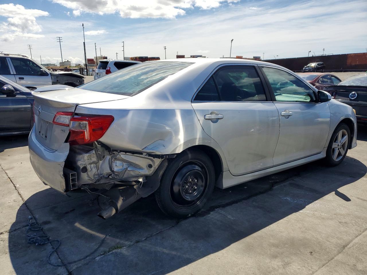 2012 TOYOTA CAMRY SE photo 3