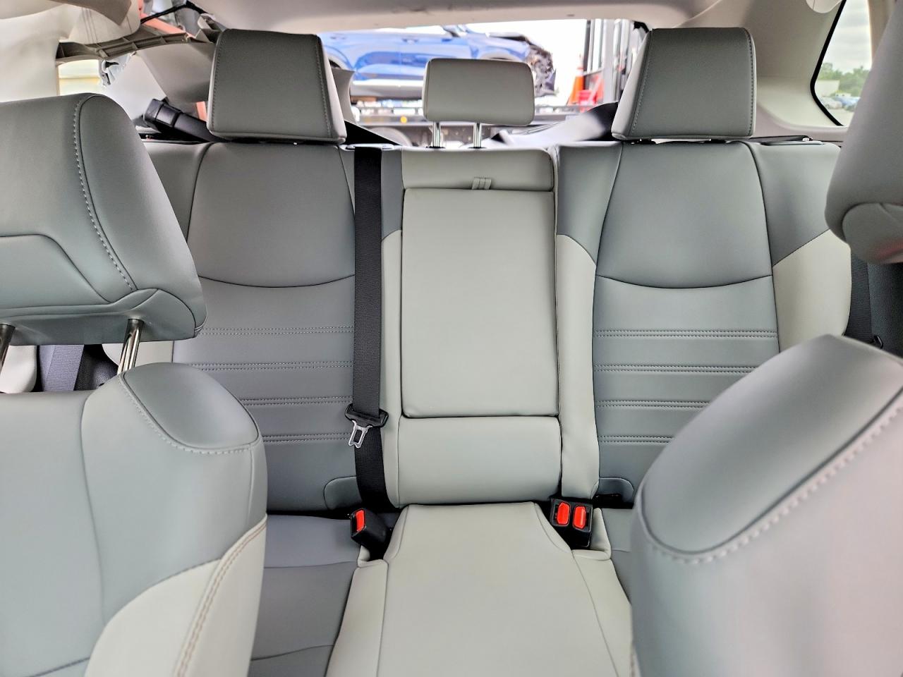 2025 TOYOTA RAV4 XLE PREMIUM photo 19