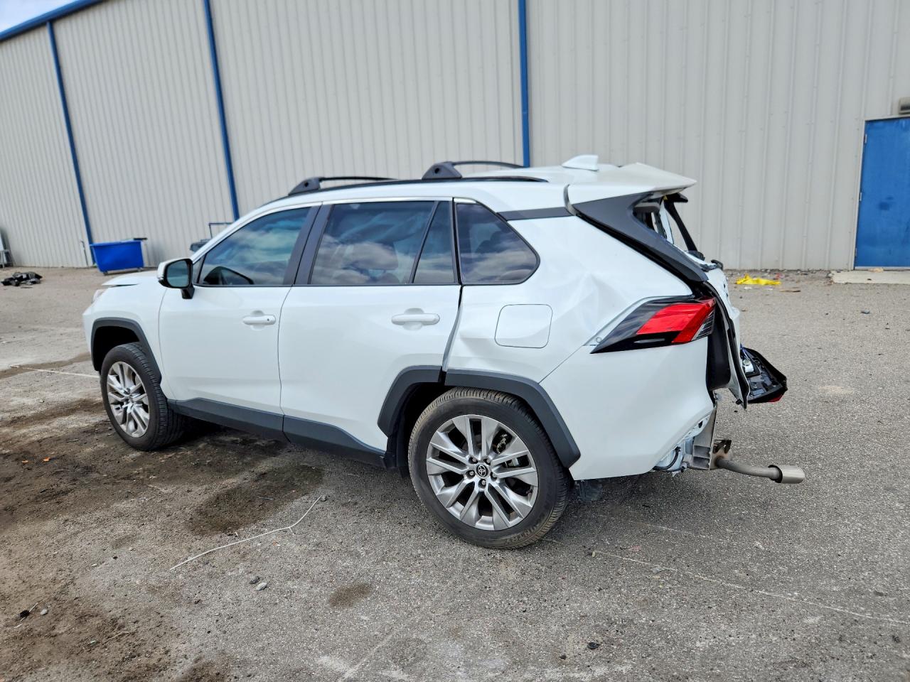 2025 TOYOTA RAV4 XLE PREMIUM photo 3