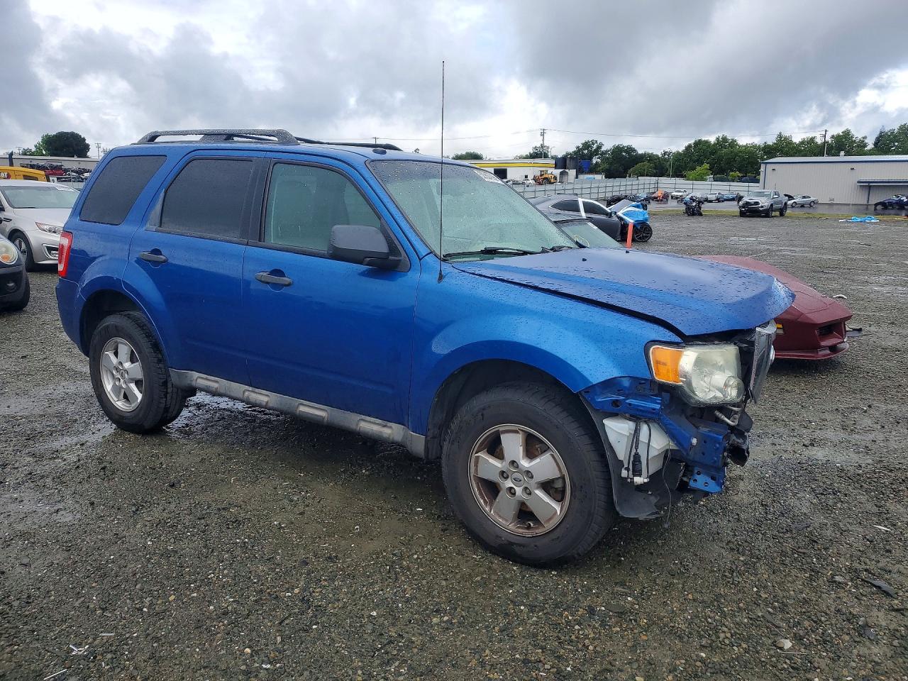 2011 FORD ESCAPE XLT photo 10