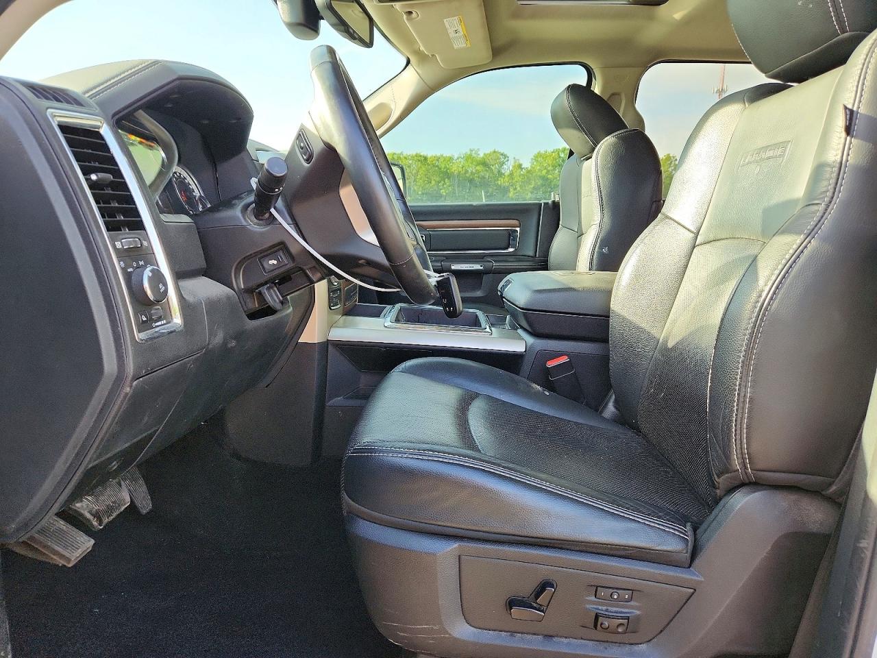 2014 RAM 1500 LARAMIE photo 13