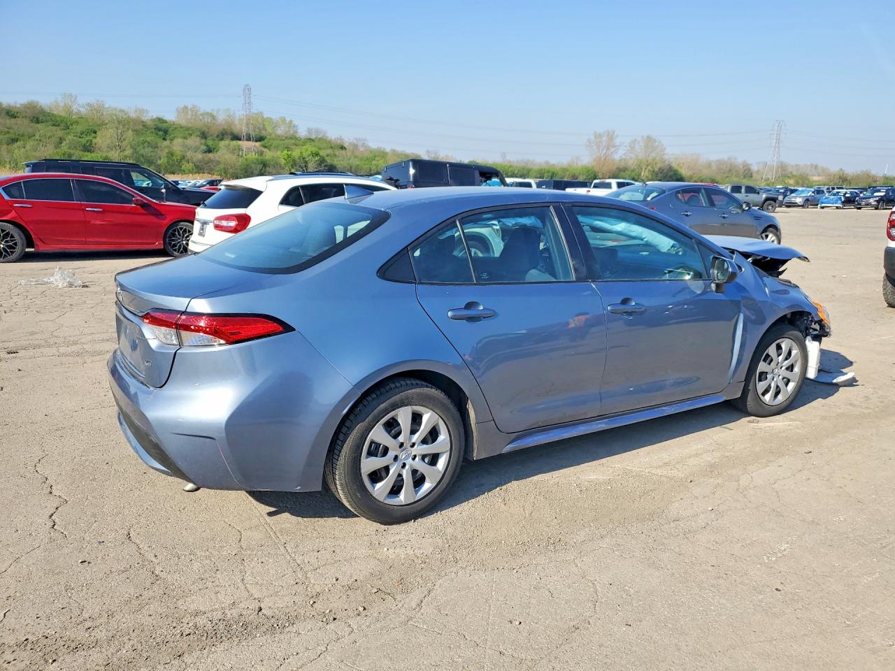 2022 TOYOTA COROLLA LE photo 3