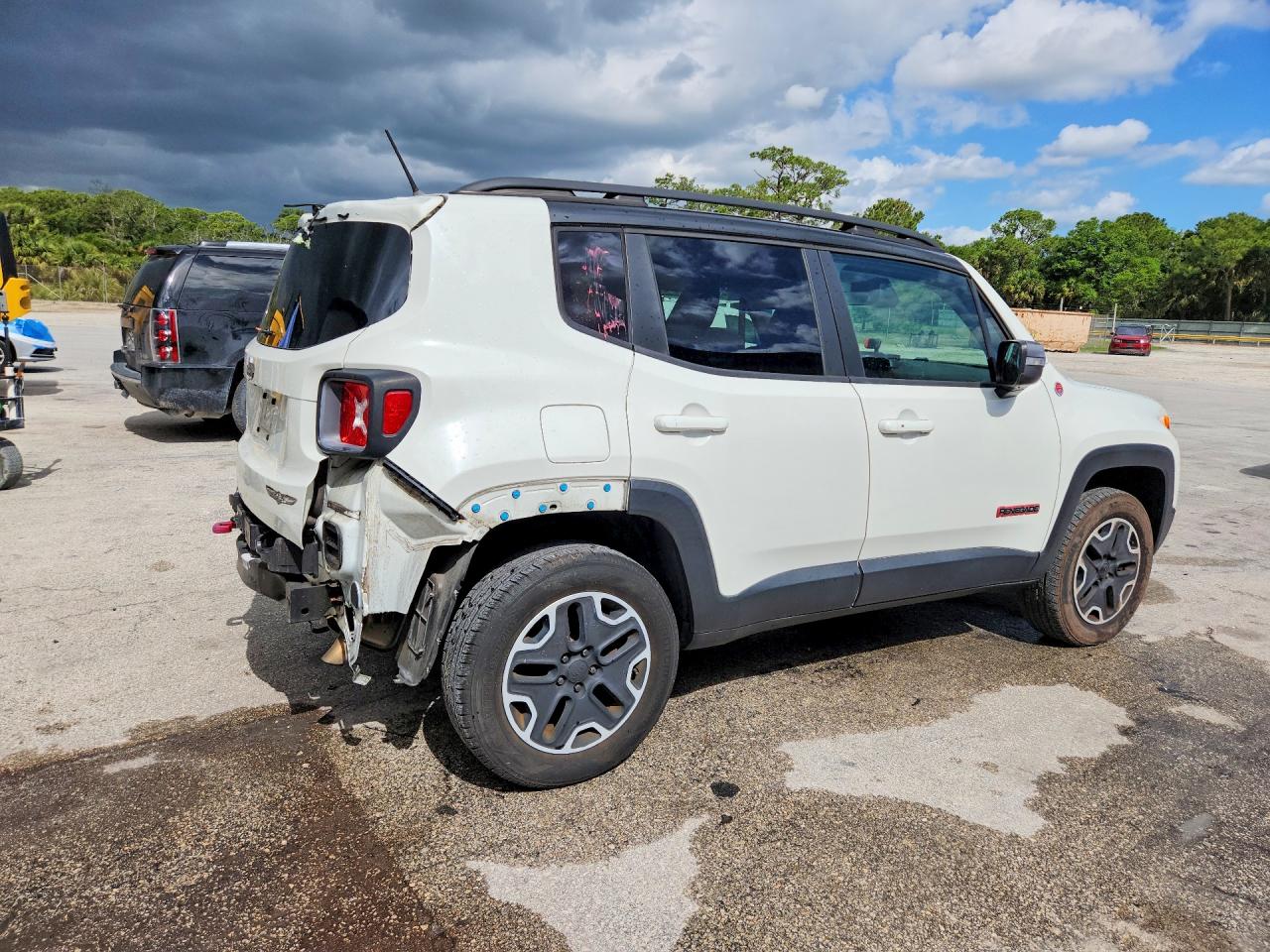 2017 JEEP RENEGADE TRAILHAWK photo 5