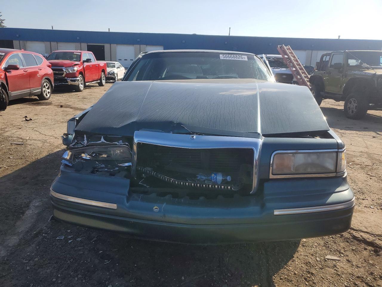 1996 LINCOLN TOWN CAR EXECUTIVE photo 9