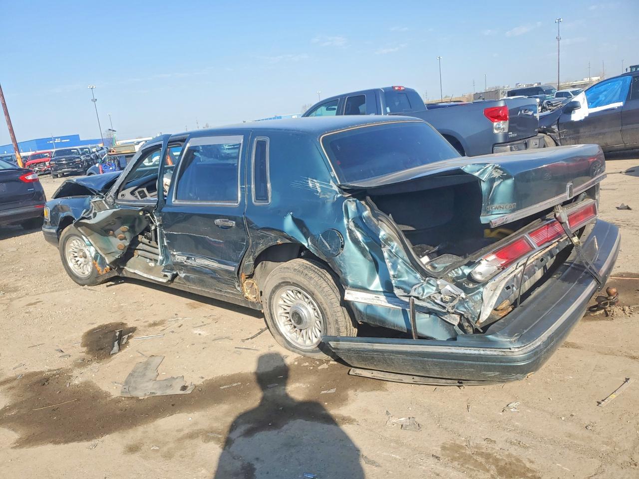 1996 LINCOLN TOWN CAR EXECUTIVE photo 3