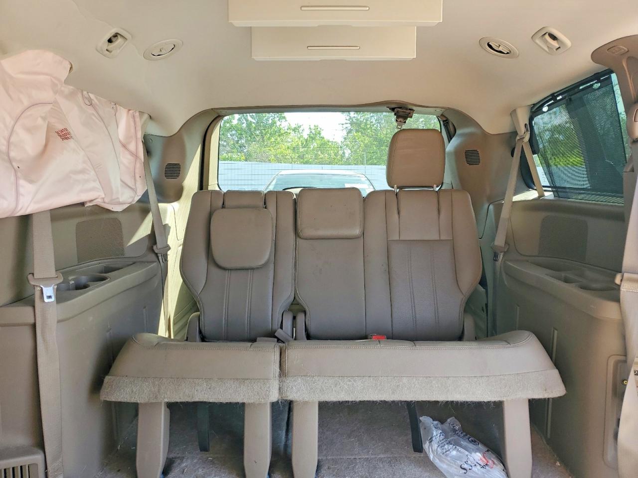 2015 CHRYSLER TOWN & COUNTRY TOURING L photo 10