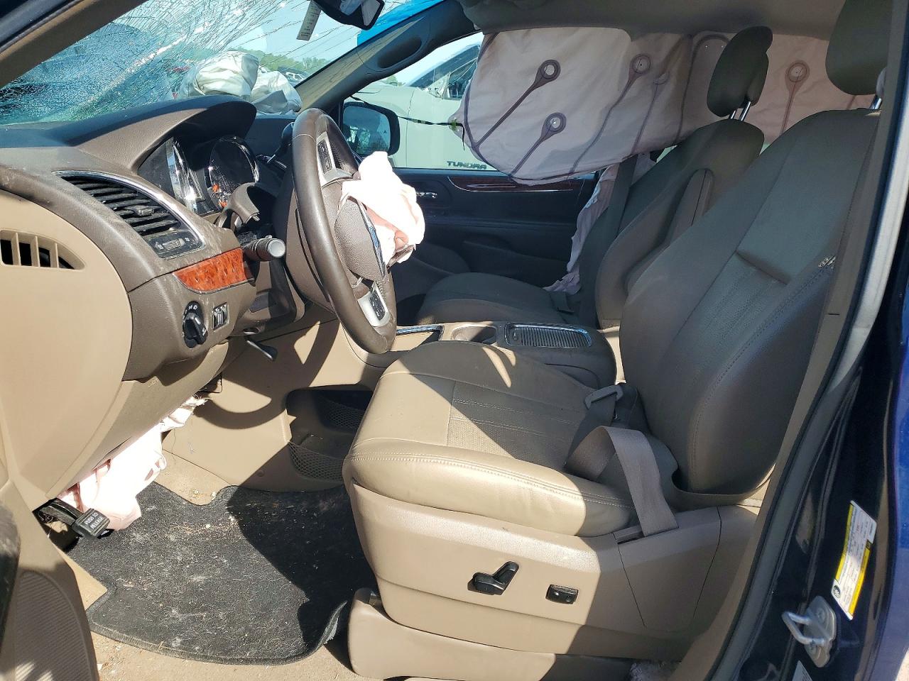 2015 CHRYSLER TOWN & COUNTRY TOURING L photo 7