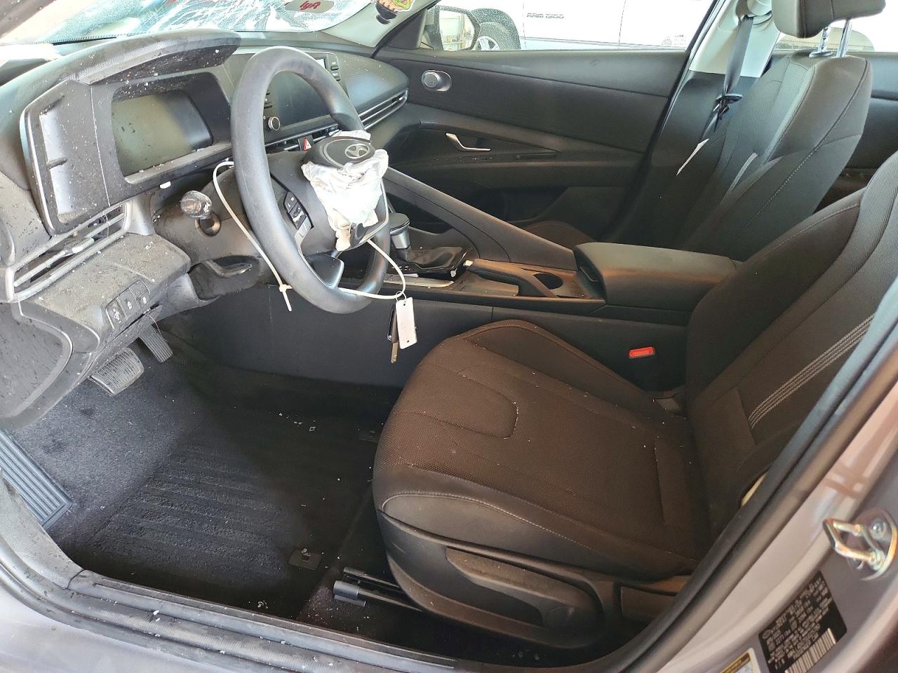 2025 HYUNDAI ELANTRA SE photo 13