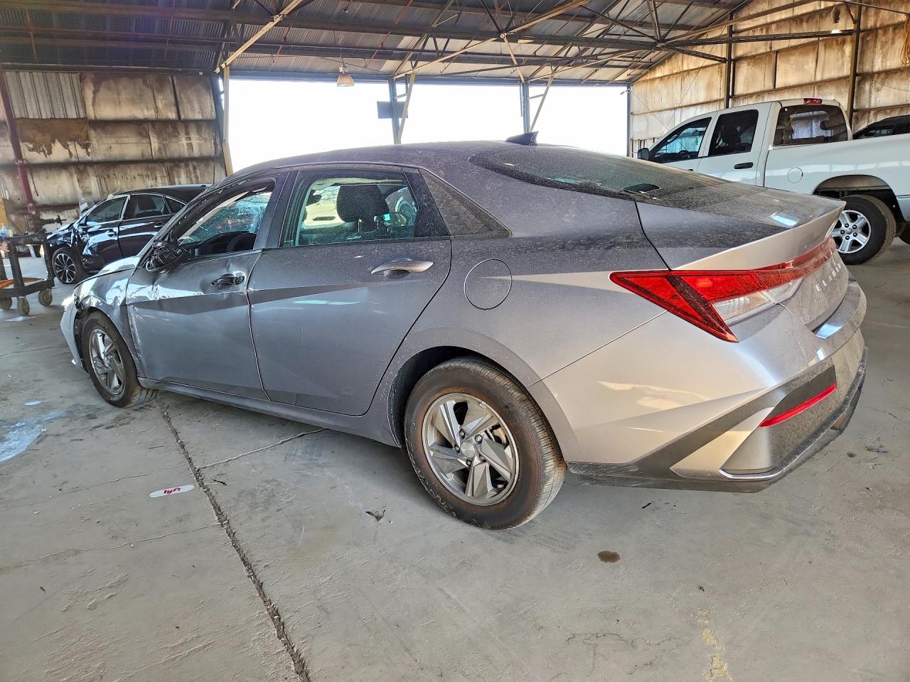 2025 HYUNDAI ELANTRA SE photo 3