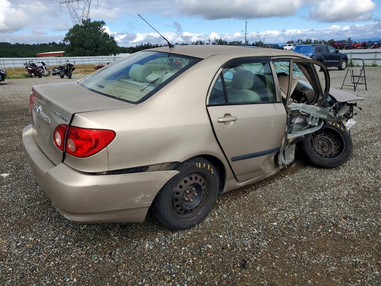 2005 TOYOTA COROLLA CE photo 3