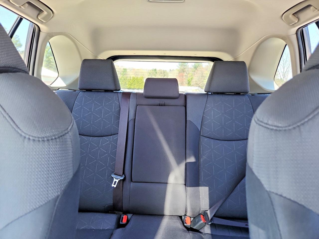 2019 TOYOTA RAV4 XLE photo 28