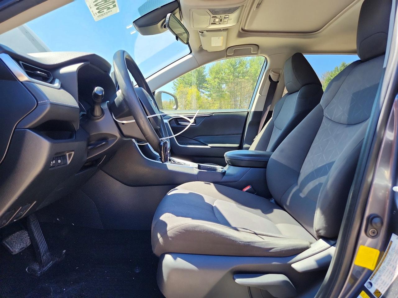 2019 TOYOTA RAV4 XLE photo 19