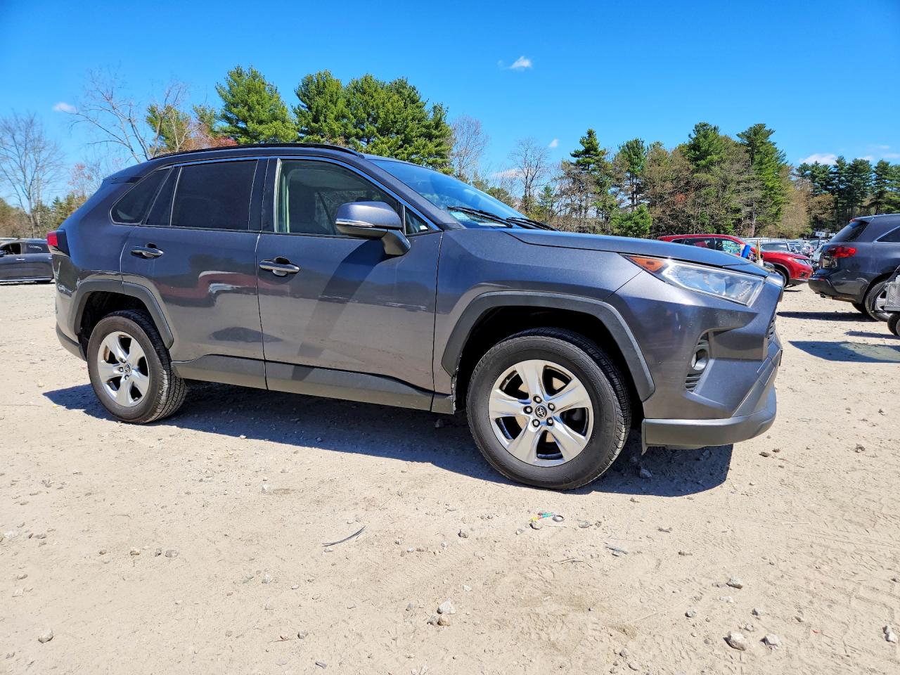 2019 TOYOTA RAV4 XLE photo 10
