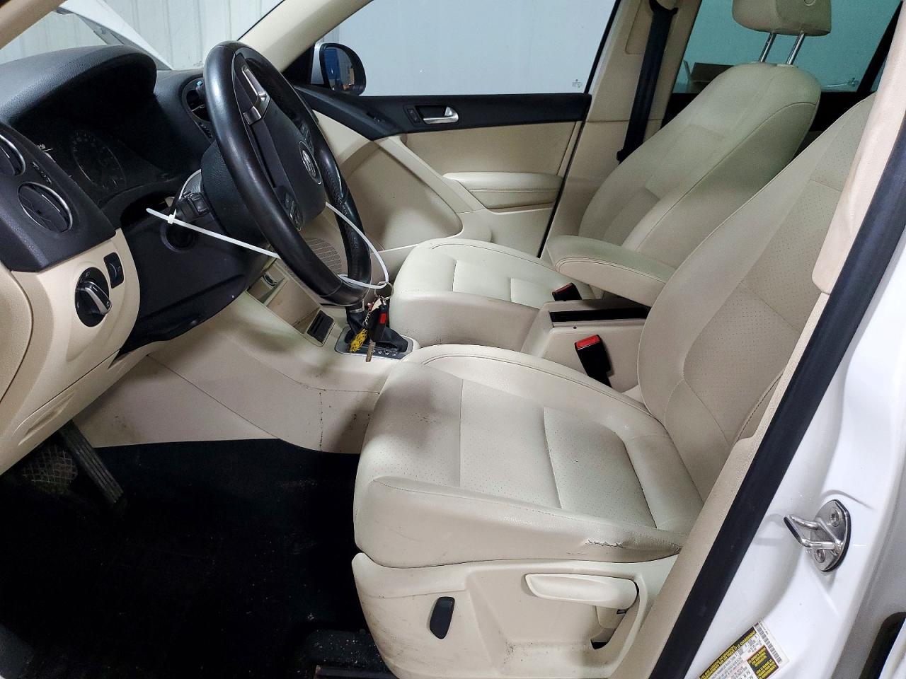 2013 VOLKSWAGEN TIGUAN S photo 13