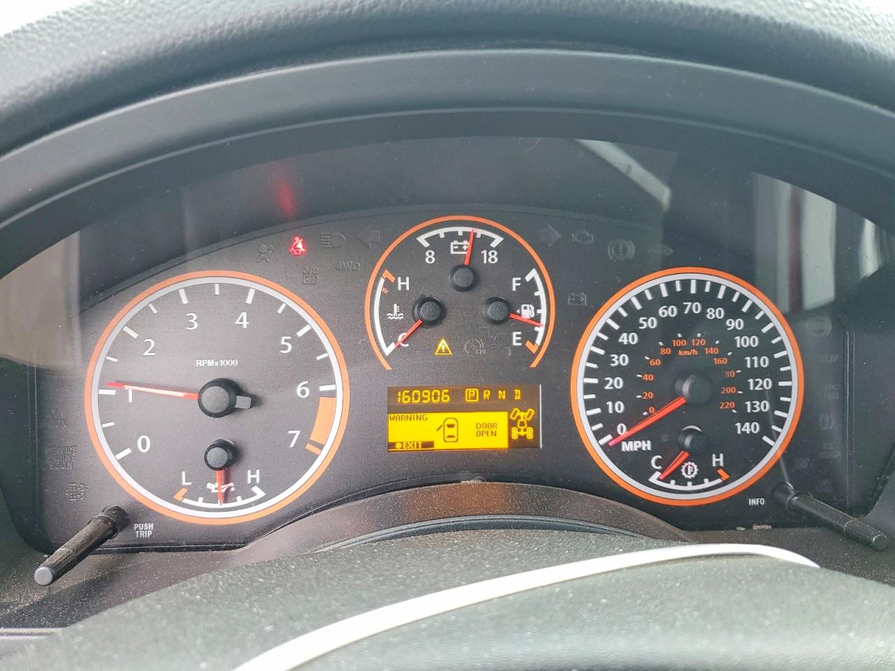 2015 NISSAN ARMADA SV photo 25