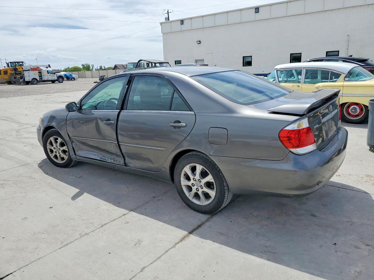 2005 TOYOTA CAMRY XLE V6 photo 2
