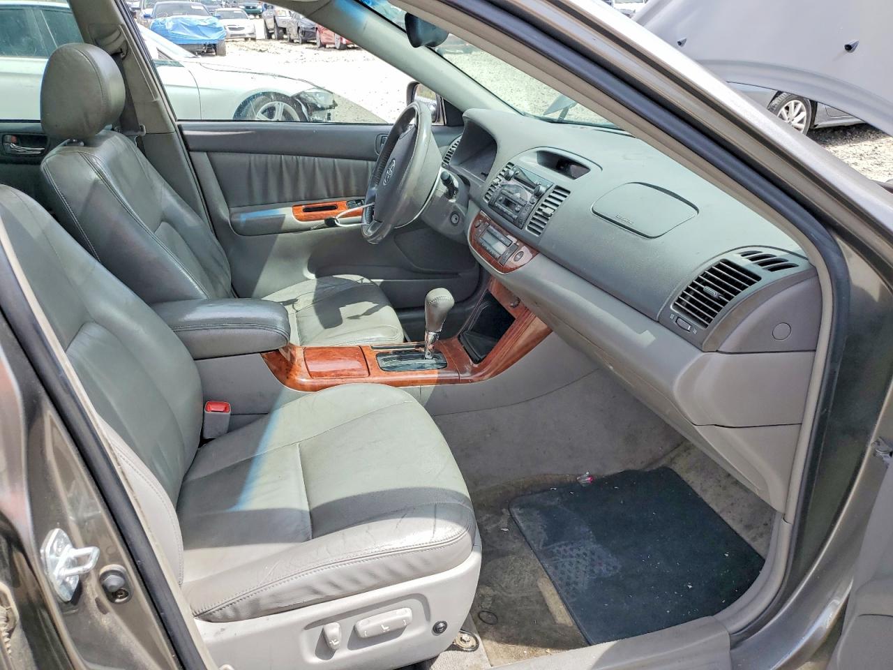 2005 TOYOTA CAMRY XLE V6 photo 7
