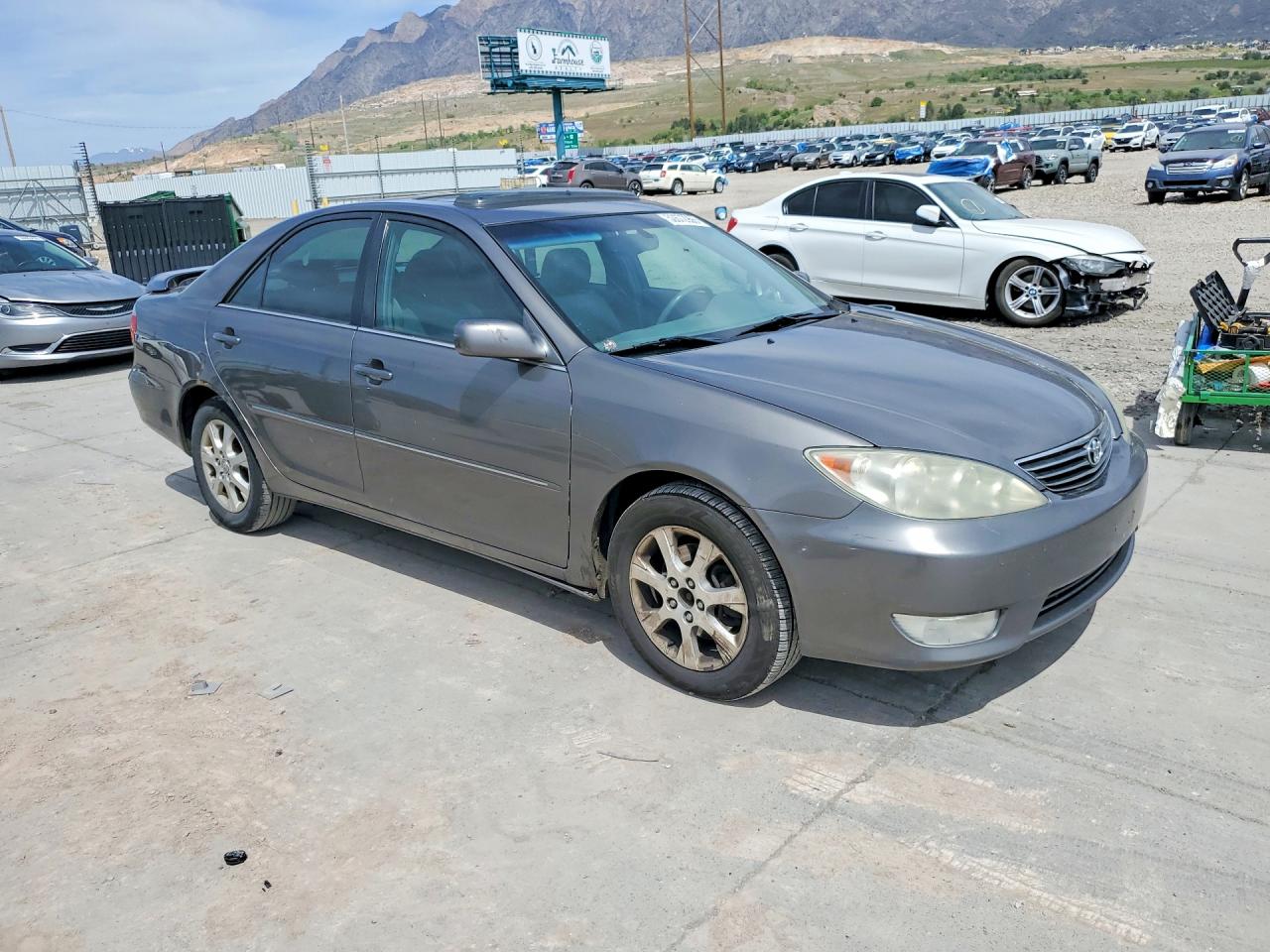 2005 TOYOTA CAMRY XLE V6 photo 4
