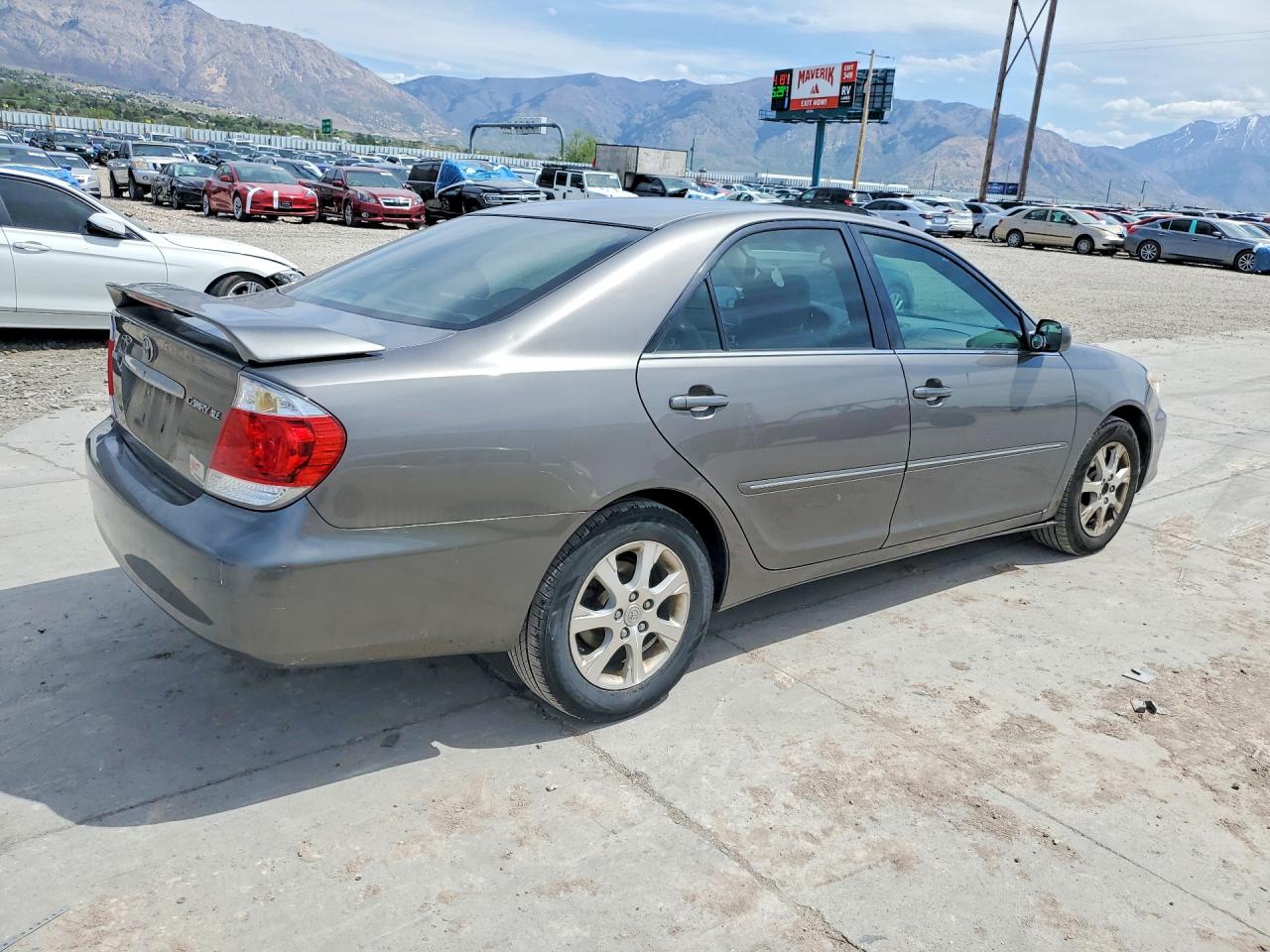 2005 TOYOTA CAMRY XLE V6 photo 3